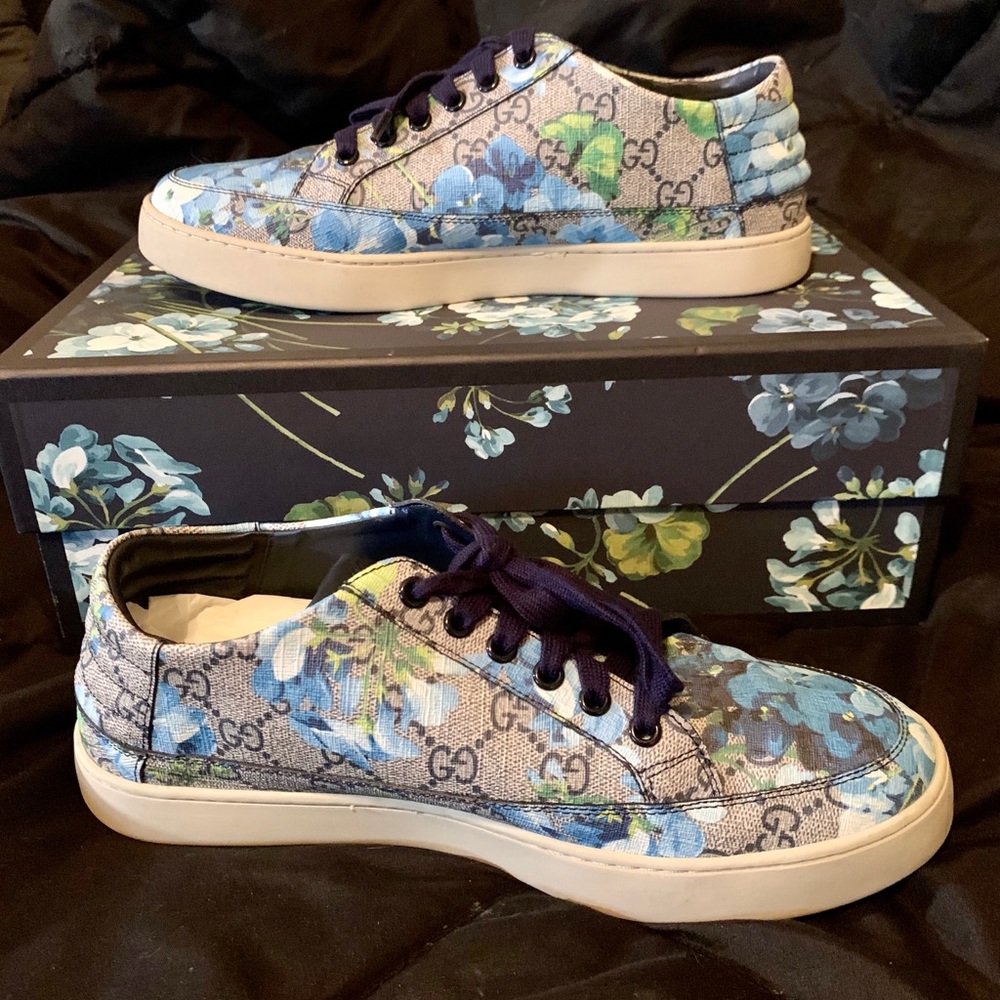 Gucci Blue Floral Bloom Print Sneakers (SIZE 10)